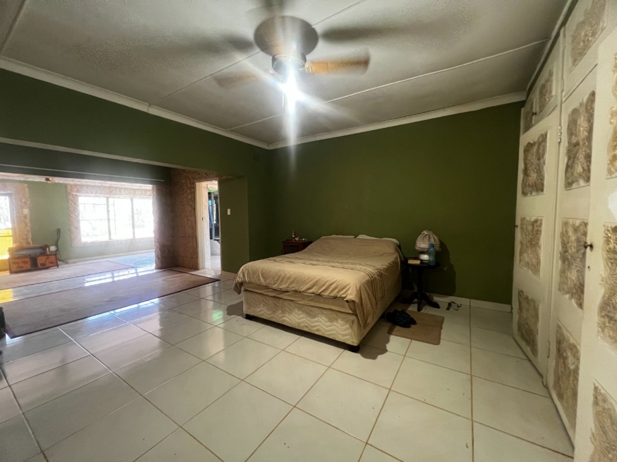 5 Bedroom Property for Sale in De Wildt North West